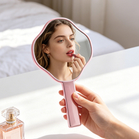 Miroir de maquillage portable Lucky Clover rose, finition argentée ondulée en métal liquide à quatre feuilles pour femmes, logo personnalisé ODM OEM