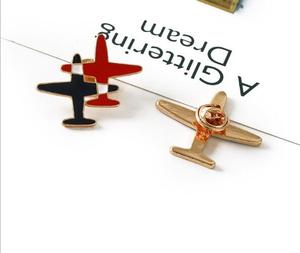 Spilla Distintivo Aeroplano Smaltata Placcata Oro all'Ingrosso - Product Image 3