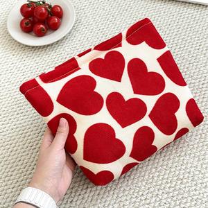 Grande trousse de maquillage à cordon de serrage, imprimé cœur, en velours côtelé, organiseur de cosmétiques, pochette de rangement portable tendance pour femmes - Product Image 6