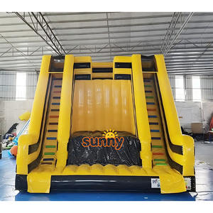 Château gonflable en PVC avec toboggan et mur d'escalade pour enfants, location incluant souffleur et kit de réparation - Product Image 1