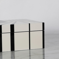 Moderne Noir Blanc Géométrique Piano Laque en Bois Poli Boîte à Bijoux Organisateur de Bureau Pour Femmes Dame