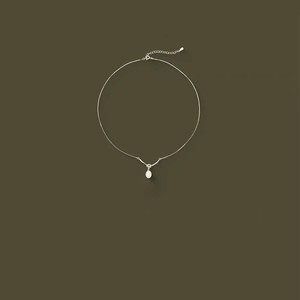 Collier avec pendentif en fausses perles plaqué argent, forme ronde blanche, bijoux à porter au quotidien pour femmes - Product Image 1
