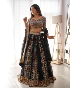 Séquence lourde exclusive et travail de fil Lehenga Choli adapté aux fonctions de mariage des filles et aux événements de fête du fournisseur indien - Product Image 2