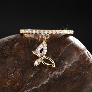 Bague délicate en zircon avec breloque papillon pour femme, bijou de doigt tendance inspiré de la nature douce - Product Image 6