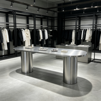 Table de présentation en acier inoxydable de style industriel pour magasin de vêtements, présentoir îlot, table cascade pour marchandises de vente au détail, vêtements et bijoux