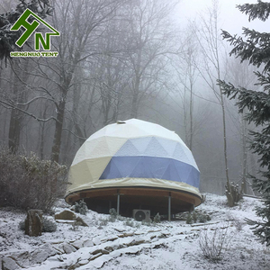 2024 Tente dôme isolante Tente de camping quatre saisons Dômes de glamping Tentes avec poêle et cheminée - Product Image 1