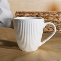 Luxe wit keramiek porseleinen servies met bloemvormig design, ecologisch, modern, op maat gemaakt, hoogwaardig design.