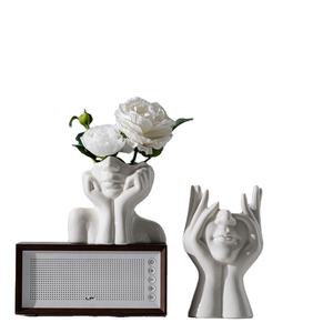 Ornamento di arte del corpo bianco <span class=keywords><strong>con</strong></span> il viso d'abbraccio <span class=keywords><strong>vaso</strong></span> in ceramica creativo per la decorazione della casa - Product Image 1