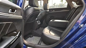 K5 Berline 2020 d'occasion, moteur 1.5t, conduite à gauche, sièges en cuir, intérieur foncé, pneus R18, transmission automatique, K5 2020 - Product Image 5