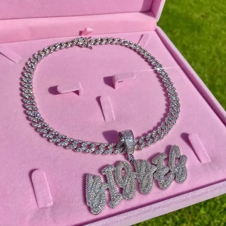 Nieuwe Aangepaste Naam Ketting Hanger Met Tennis Chain Icy Baguette Letters Custom Sieraden