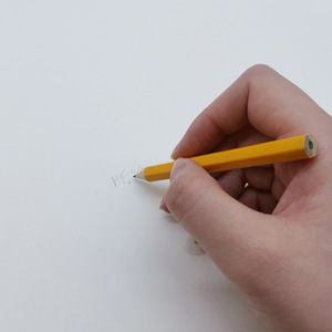 ดินสอไม้มาตรฐาน รูปทรงหกเหลี่ยม สีเหลือง ขนาด 8.8x0.8 ซม. สำหรับใช้ในสำนักงานและโรงเรียน - Product Image 4
