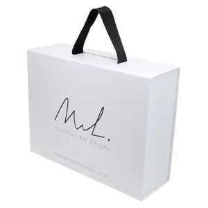 Custom Branding nero opaco scatola regalo di carta magnetica per capi di abbigliamento scarpe pieghevole confezione regalo con manico a nastro