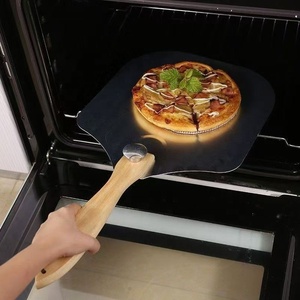 Pala para Pizza de Aleación de Aluminio Premium de 12 Pulgadas con Mango de Madera - Product Image 3