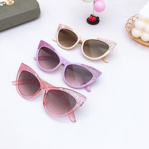 DOISYER all'ingrosso per bambini <span class=keywords><strong>occhi</strong></span> <span class=keywords><strong>di</strong></span> gatto stili simpatici occhiali da <span class=keywords><strong>sole</strong></span> protezione Uv per bambini occhiali da <span class=keywords><strong>sole</strong></span> in plastica per bambini - Product Image 1