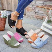 Tongs ouvertes pour femmes, à semelle épaisse, idéales pour l'extérieur, style européen, chaussures de plage