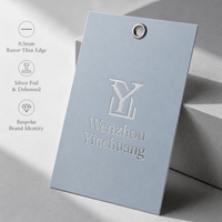 Étiquettes de marque pour bougies parfumées élégantes pour la maison, logo en feuille d'or débossée découpée avec précision de 0,5 mm, finition discrète, trou de suspension en papier, luxe
