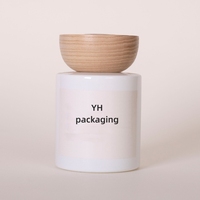 Bouteille de diffuseur de parfum en verre coloré recyclable avec bouchon à vis en bois et bâtonnets en rotin