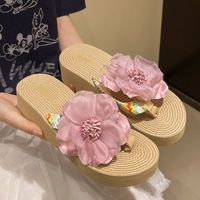 Nuevas Sandalias de Playa de Verano con Plataforma y Diseño Floral Estilo Hada, Chanclas de Paja Tejida con Suela Gruesa para Mujer