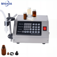 Máquina de llenado de líquidos semiautomática con bomba de diafragma pequeña de sobremesa para bebidas, jugos, perfumes y botellas de plástico.