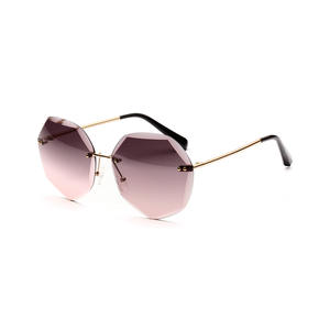 Nouvel arrivage de lunettes de soleil personnalisées de luxe pour femmes, lunettes de soleil Occhiali Da à semelle <span class=keywords><strong>tendance</strong></span> <span class=keywords><strong>2022</strong></span> - Product Image 5