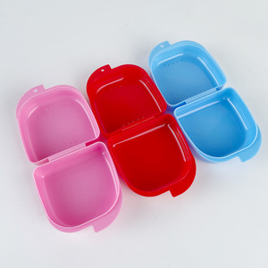 Estuche de almacenamiento de dentaduras postizas de calidad de exportación, estuche doméstico para dentaduras postizas, estuche para retenedores de arco dental con orificios, caja de almacenamiento dental para el hogar. - Product Image 1