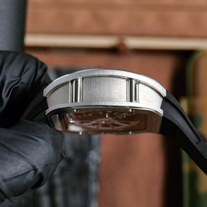 Reloj de Lujo para Hombre Ultrafino RM 67-01 con Caja de Titanio, Esfera Esqueletizada, Fecha Vertical Automática y Correa de Caucho - Product Image 3