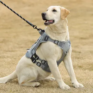Arnés táctico con logotipo personalizado para perros, accesorio de malla transpirable para mascotas, artículos para tren con reflectante