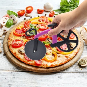 Meilleures ventes : Couteau à pizza en acier inoxydable avec support, roulette à pizza, coupe-pizza, outils à pizza - Product Image 3