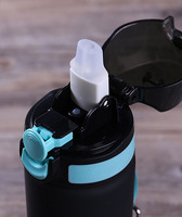 Bouteille d'eau de sport en plastique avec couvercle rabattable, gourde d'extérieur grande capacité anti-fuite