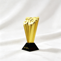 Trophée métallique personnalisé gravé au laser et embossé pour le 30e anniversaire, récompense en or avec numéro, reconnaissance d'entreprise, appréciation des employés