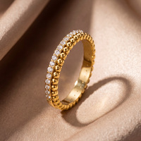 Bague de mariage et de fiançailles pour femme en acier inoxydable, étanche, personnalisée, avec zircon inaltérable et perles dorées double couche, style mode