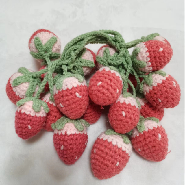 Whole Sales Handmade Cotton Crochet Strawberry Art Deco Decoration Rope Creative Handicrafts for Anniversary Home Use 100%