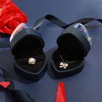 Aanbieding Valentijnsdag Bruiloft Hart Acryl Sieraden Display Ring Hangertje Doos Rozen Ge conserveerde Bloemen Sieradendoos