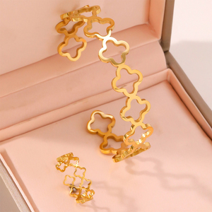 <span class=keywords><strong>MIOU</strong></span> Juego de 2 Pulseras de Moda para Mujer, de Acero Inoxidable Dorado, con Hebilla de Flor de Cuatro Hojas y Diseño Hueco, Elegante Brazalete y Anillo - Product Image 5