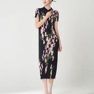 PY 2026 Elegant Style Miyake Pleated O-Neck Lantern Sleeve <b>Knee</b>-Length Ruched Solid Dress Western Clothing Women Bulk Wholesale - Product Image 1