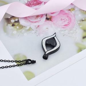 Collier pendentif urne funéraire en forme de cœur plaqué or, en acier inoxydable, pour cendres commémoratives - Product Image 3