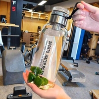 Meilleure vente : Bouteille d'eau transparente en borosilicate de grande capacité (700 ml/1 litre) avec infuseur à thé pour l'eau bouillante