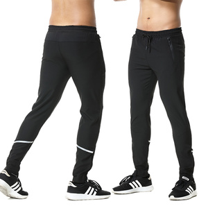 Venta al por mayor personalizado en blanco <span class=keywords><strong>pantalones</strong></span> de chándal de poliéster de los hombres <span class=keywords><strong>Slim</strong></span> <span class=keywords><strong>Fit</strong></span> cremallera pie <span class=keywords><strong>para</strong></span> <span class=keywords><strong>hombre</strong></span> Jogger <span class=keywords><strong>pantalones</strong></span> con rayas reflectantes - Product Image 2