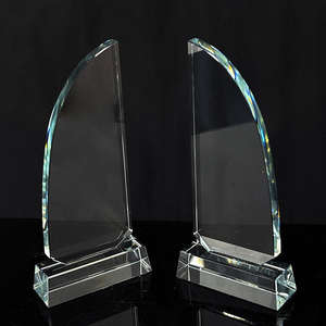 Trofeo in Vetro K9 Personalizzato con Incisione Logo, Stampa UV e Incisione Laser per Premi Aziendali - Product Image 2