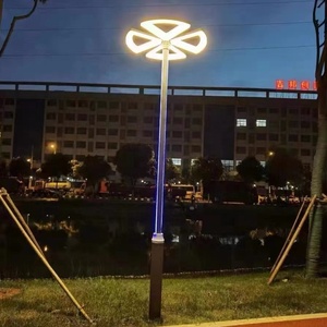Lampu lanskap luar ruangan IP65 empat daun semanggi berbentuk villa komunitas tiang tinggi lampu jalan model 2M/3m lampu halaman LED