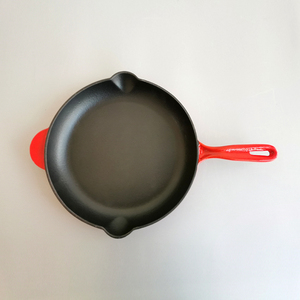12 "classique <span class=keywords><strong>en</strong></span> <span class=keywords><strong>fonte</strong></span> émaillée grande poêle antiadhésive avec émail noir à l'intérieur costume pour four cuisinière à induction à gaz - Product Image 1