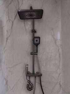 Nuevo juego de ducha de grifos termostáticos de cuatro funciones a prueba de explosiones resistente al calor Simple hogar Baño suave Jet Spray - Product Image 5