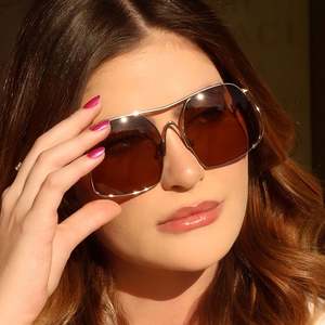 Gafas de Sol de Moda 2025 con Logotipo Personalizado, Montura Grande Poligonal para Mujer, Protección UV400, Gafas de Sol de Piloto Extra Grandes de Metal para Dama - Product Image 3