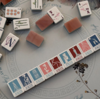 Atelier De Maison Mah Jong : Ensemble de tuiles et tapis de Mahjong, Tuiles de Mahjong américaines gravées