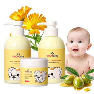 Shampooing et gel douche 2 en 1 hydratant à la formule biologique de calendula, de noix de coco, de vitamine E et de beurre de karité, produits pour bébés, marque privée - Product Image 1