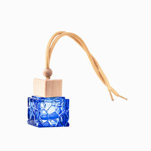 Diffuseur d'huiles essentielles pour voiture Water Cube vide 8 ml, désodorisant parfumé, flacon en verre suspendu avec bouchon en bois - Product Image 1