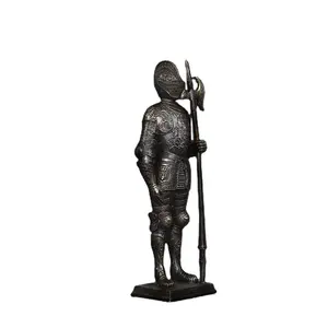 Heilige Romeinse Rijk Soldaat Standbeeld Pantser Zwaardvechter Staande Op Wacht Middeleeuwen Van Koningen Decoratieve Beeldhouwdecoratie Europa