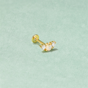 Pendientes CANNER con Baño de Oro de 18K, Diseño de Flor Dulce con Ópalo y Parte Posterior Plana - Product Image 2