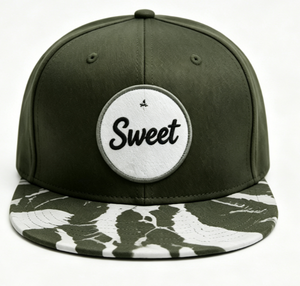 Gorra Snapback Personalizada de Ala Plana Verde Oliva Estructurada de 6 Paneles con Parche Bordado, Logotipo Dulce, Camuflaje y Estampado de Mármol a la Moda - Product Image 1
