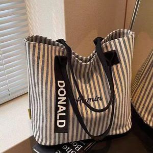 Sac fourre-tout décontracté en toile rayée pour femme avec fermeture éclair, grande capacité, sac à bandoulière tendance - Product Image 1